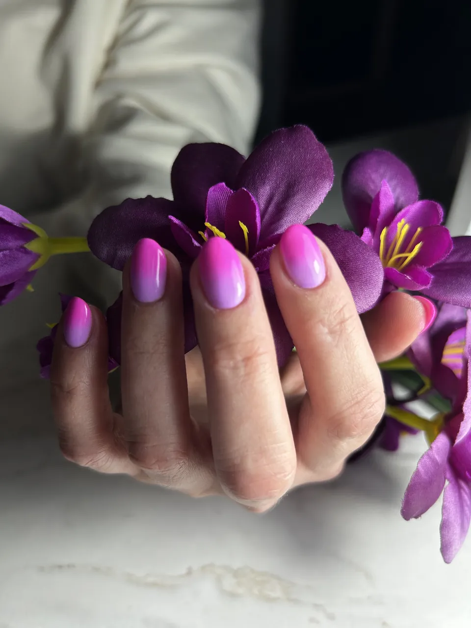 Stylizacja paznokci: rozowo-fioletowe ombre
