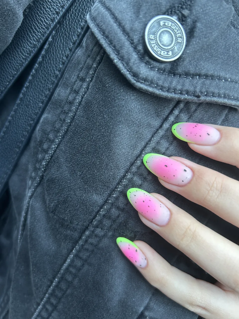 Stylizacja paznokci: rozowo-zielone ombre